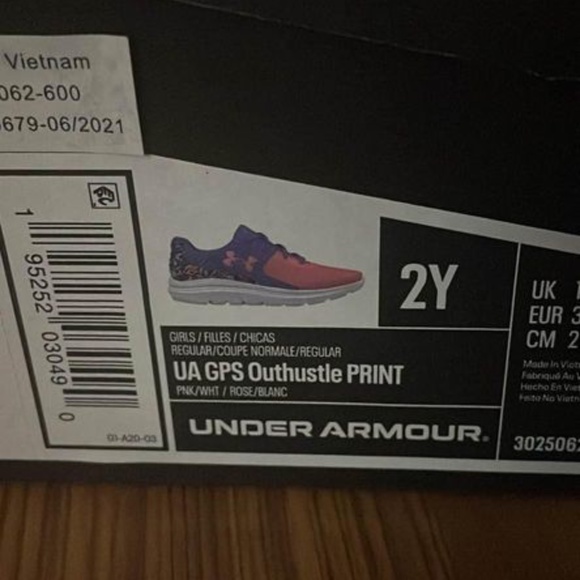 BRAND NEW girl under armour gps outhustle print shoes size 2Y (no tie shoelaces) - Picture 7 of 7